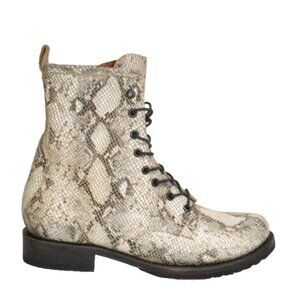 New! Frye Veronica Combat Boot Natural Snake Print Size 10 B FR40077 DD222B